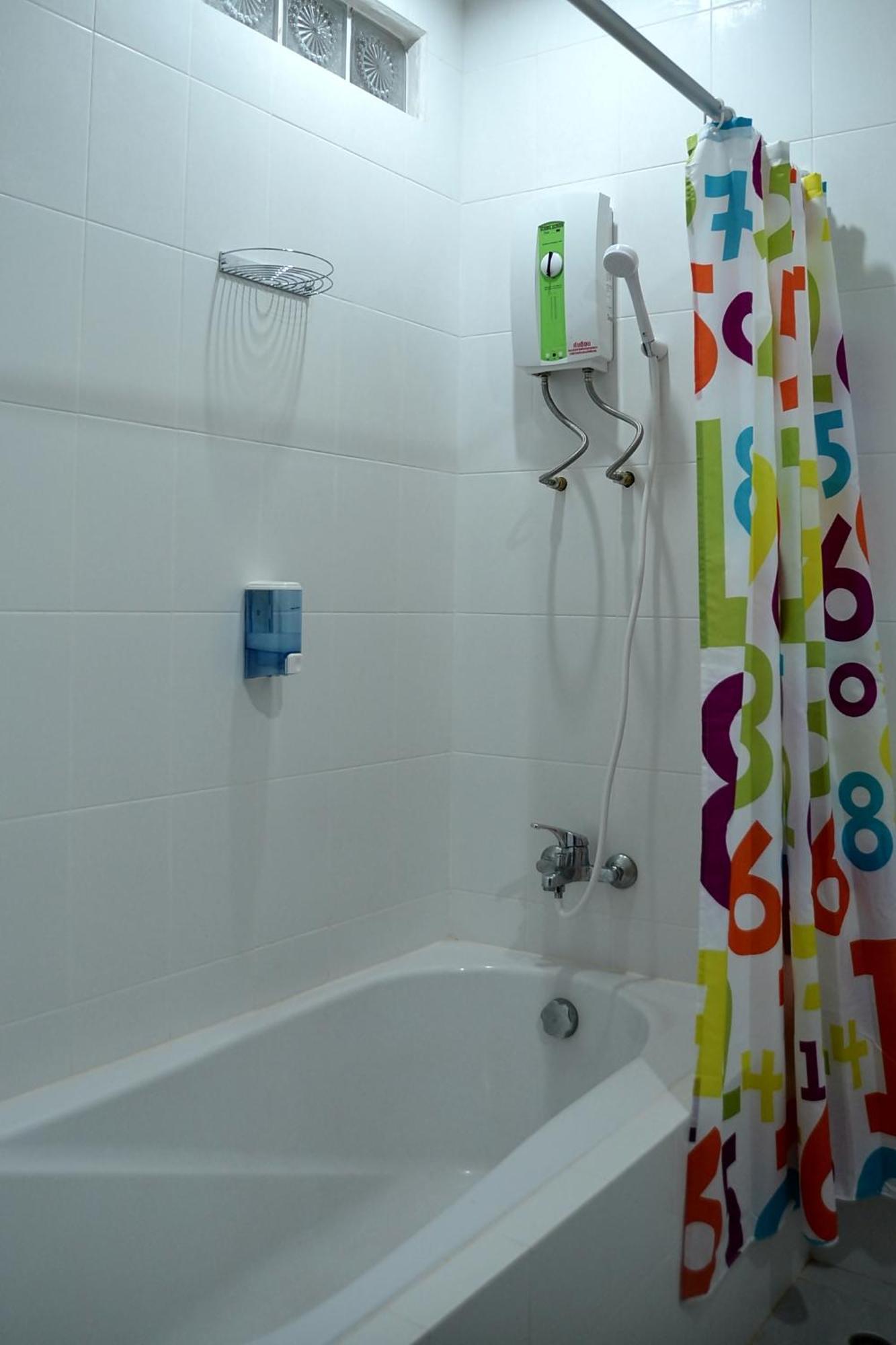 Salsa Hostel Chumphon Buitenkant foto