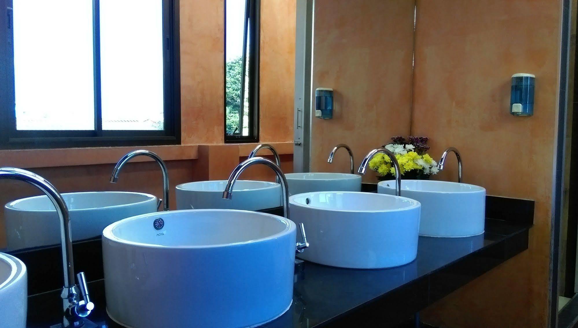 Salsa Hostel Chumphon Buitenkant foto